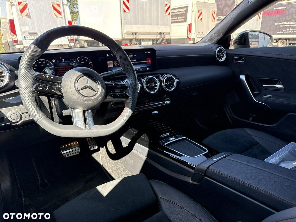 Mercedes-Benz CLA 200 mHEV AMG Line 7G-DCT - 13