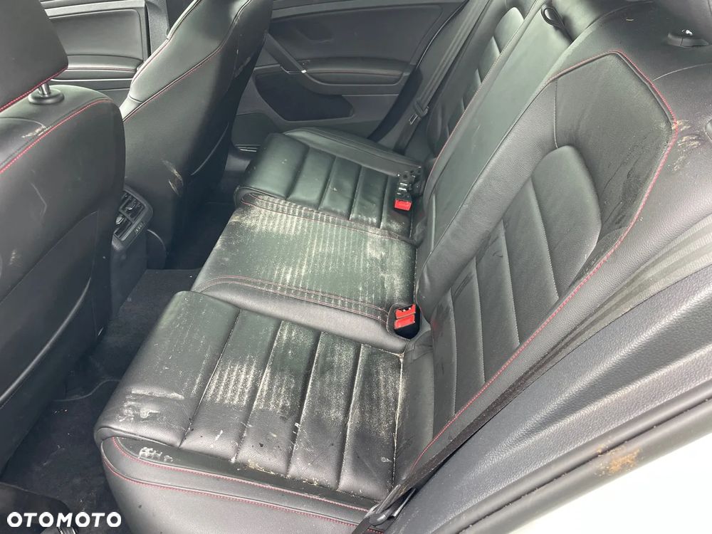Volkswagen Golf - 14