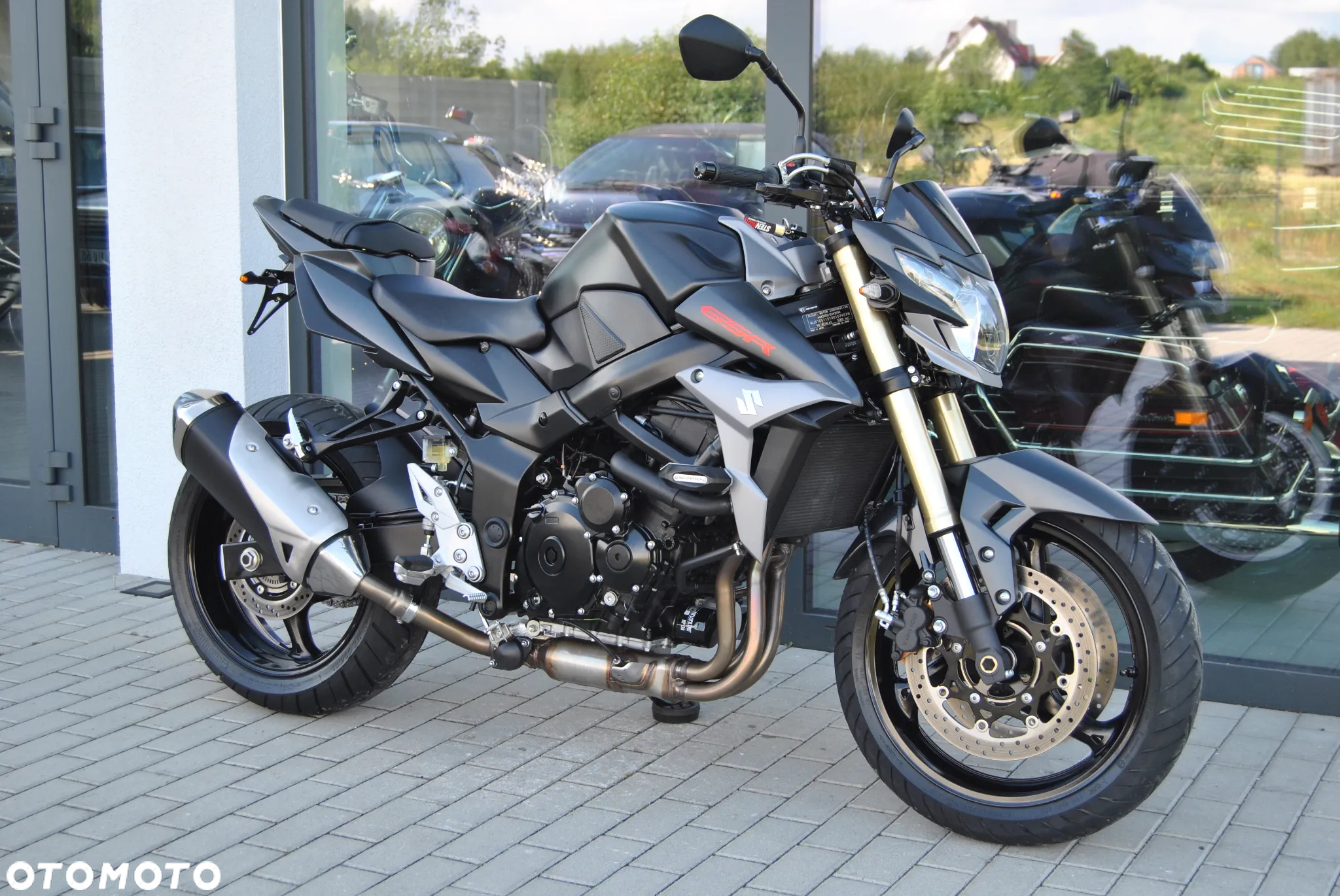 Suzuki GSR - 41