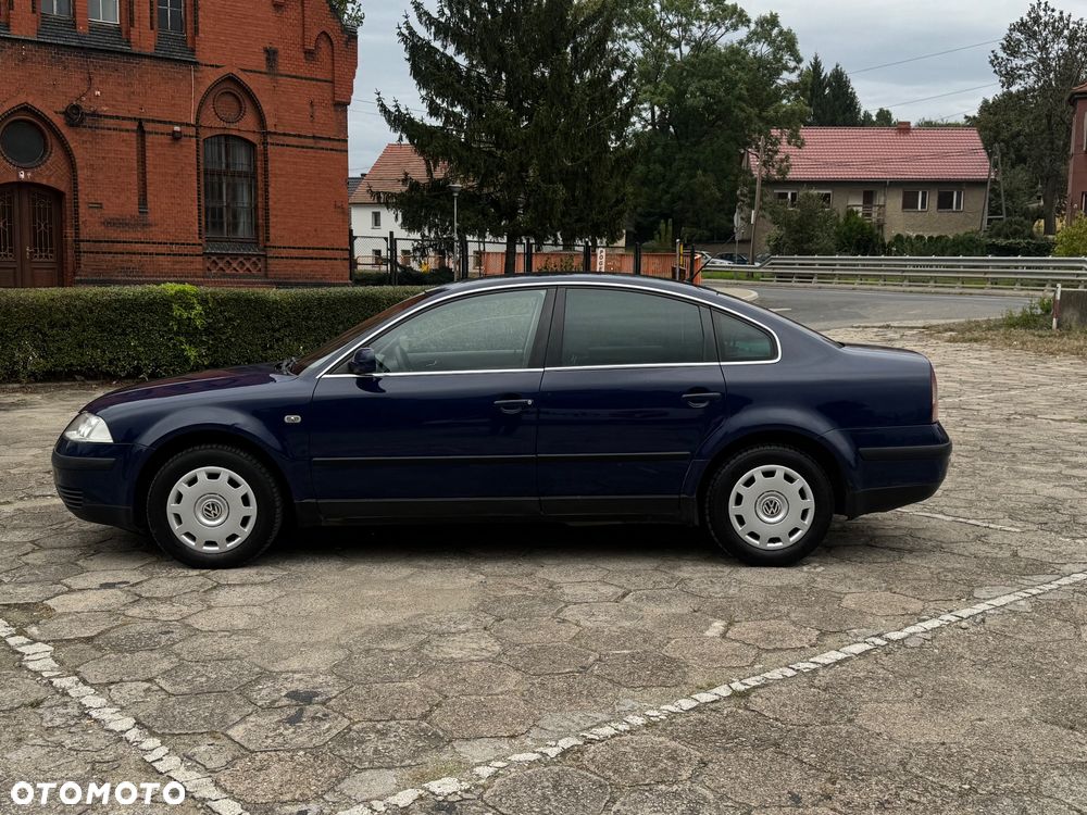 Volkswagen Passat 1.6 Basis - 3