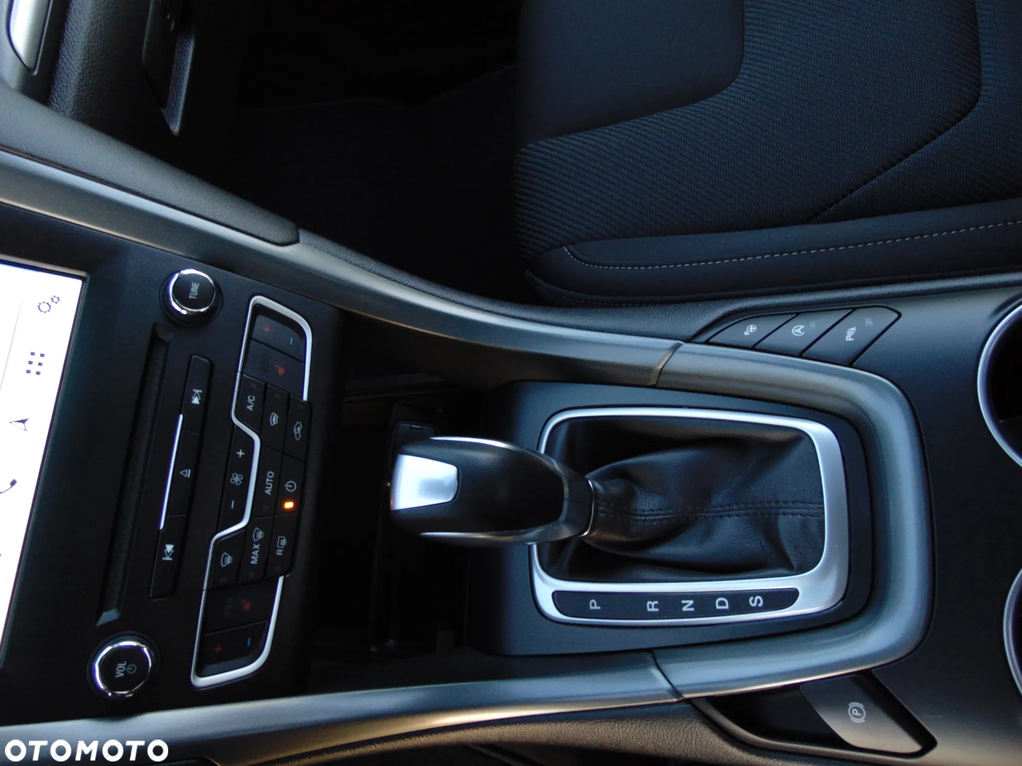 Ford Mondeo 2.0 EcoBoost Start-Stopp Autom Titanium - 14