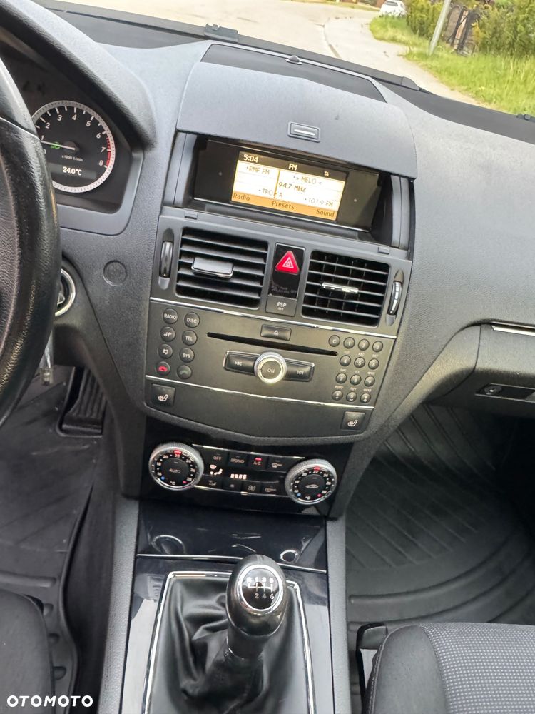 Mercedes-Benz Klasa C 180 Kompressor BlueEFFICIENCY Elegance - 29