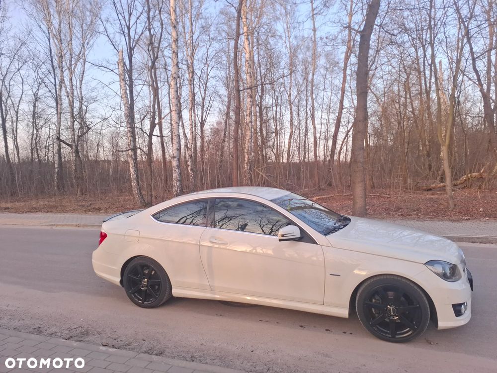 Mercedes-Benz Klasa C 180 CGI BlueEff - 4