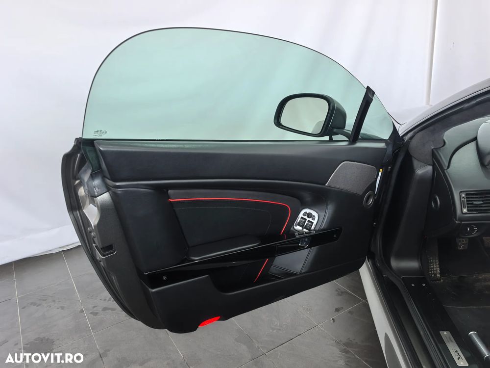 Aston Martin V8 Vantage S - 17