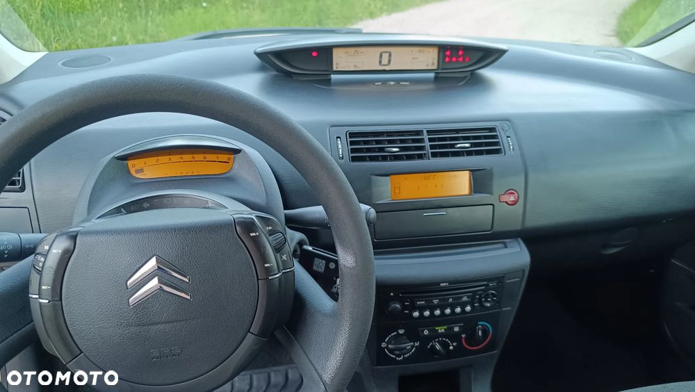 Citroën C4 1.4 16V Impress - 11