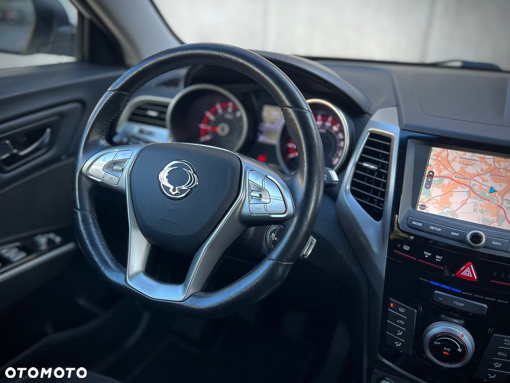 SsangYong/KGM Tivoli e-XGi 160 2WD Black+White - 6