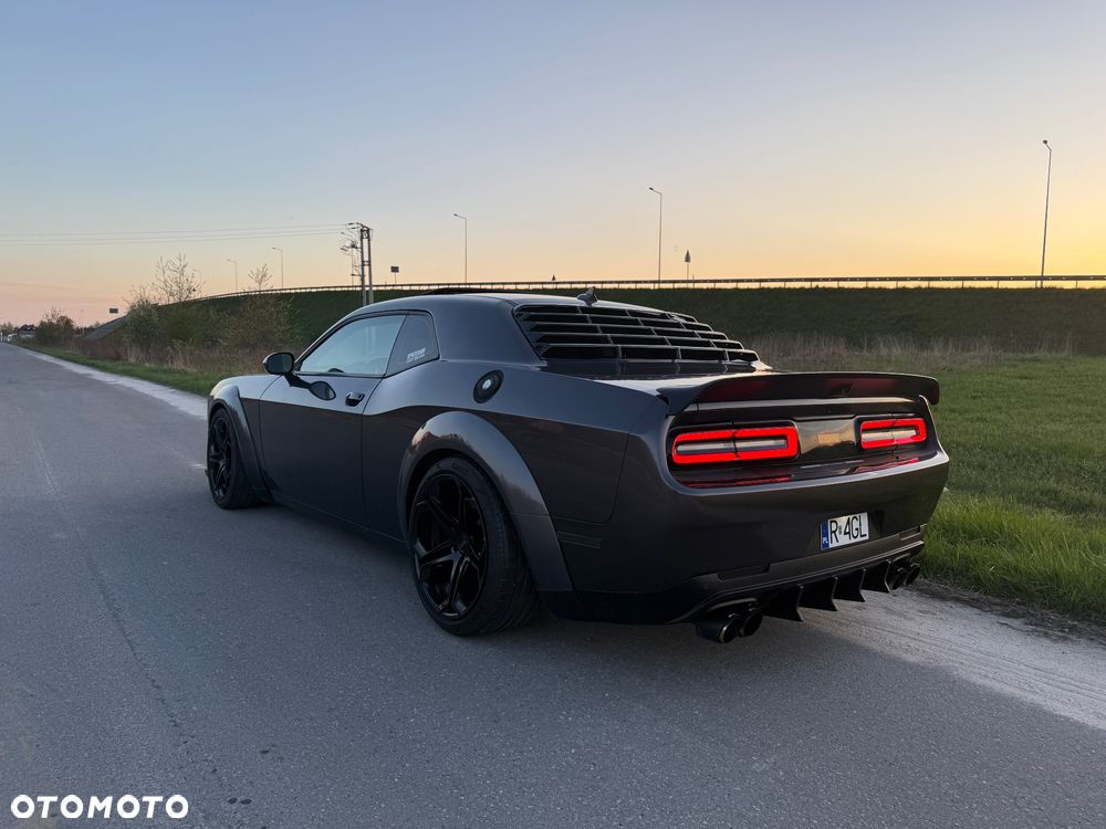 Dodge Challenger - 6