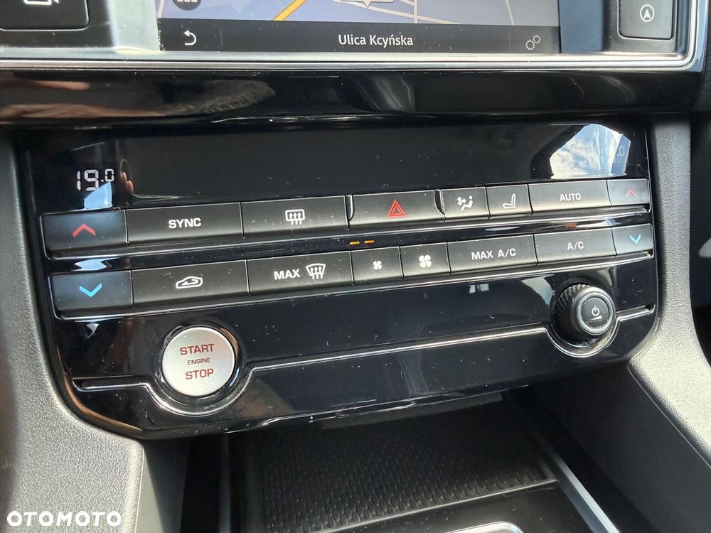 Jaguar F-Pace 20d AWD R-Sport - 26