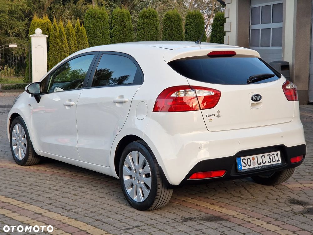 Kia Rio 1.2 Fifa World Cup Edition - 8
