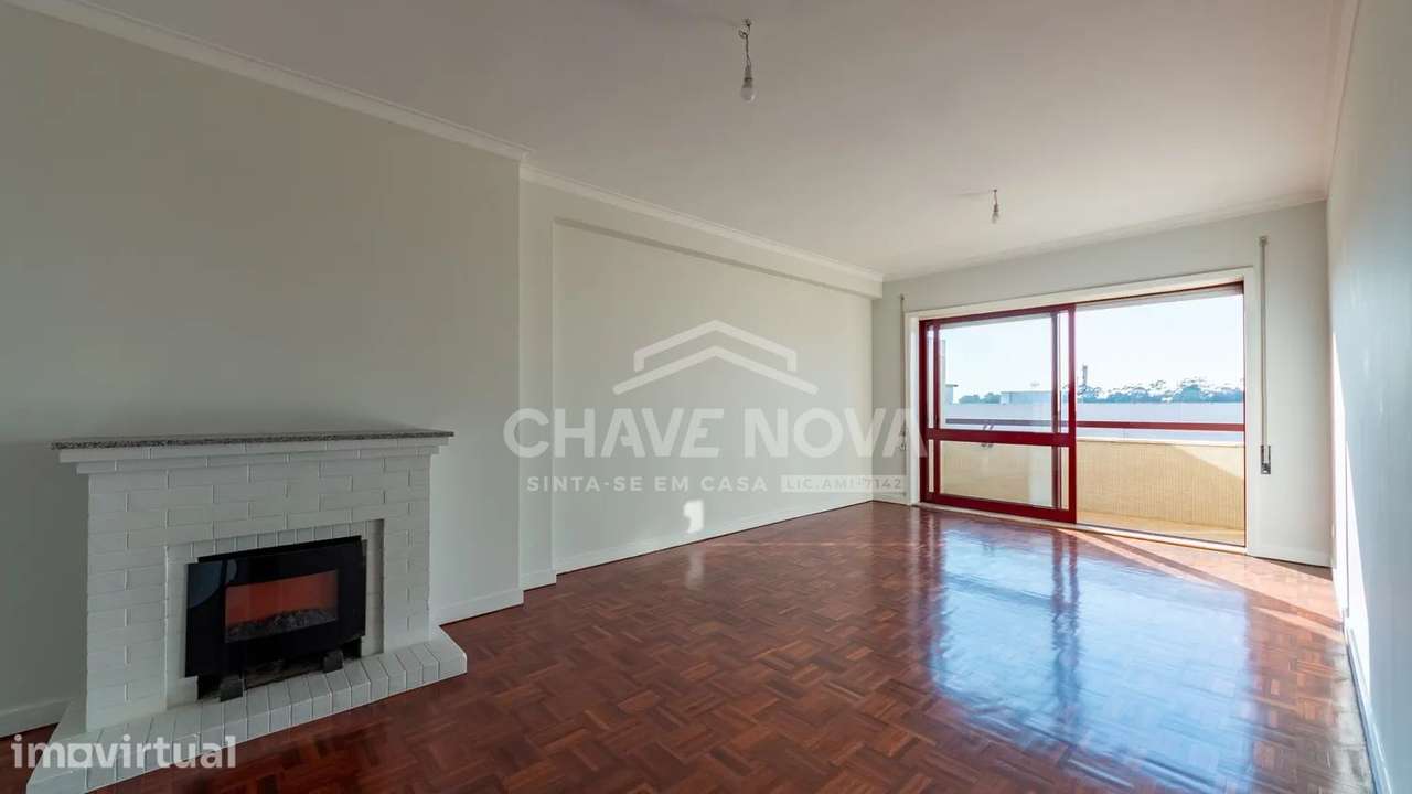 T2 Renovado c/ Vistas Mar em Santa Marinha (Candal)