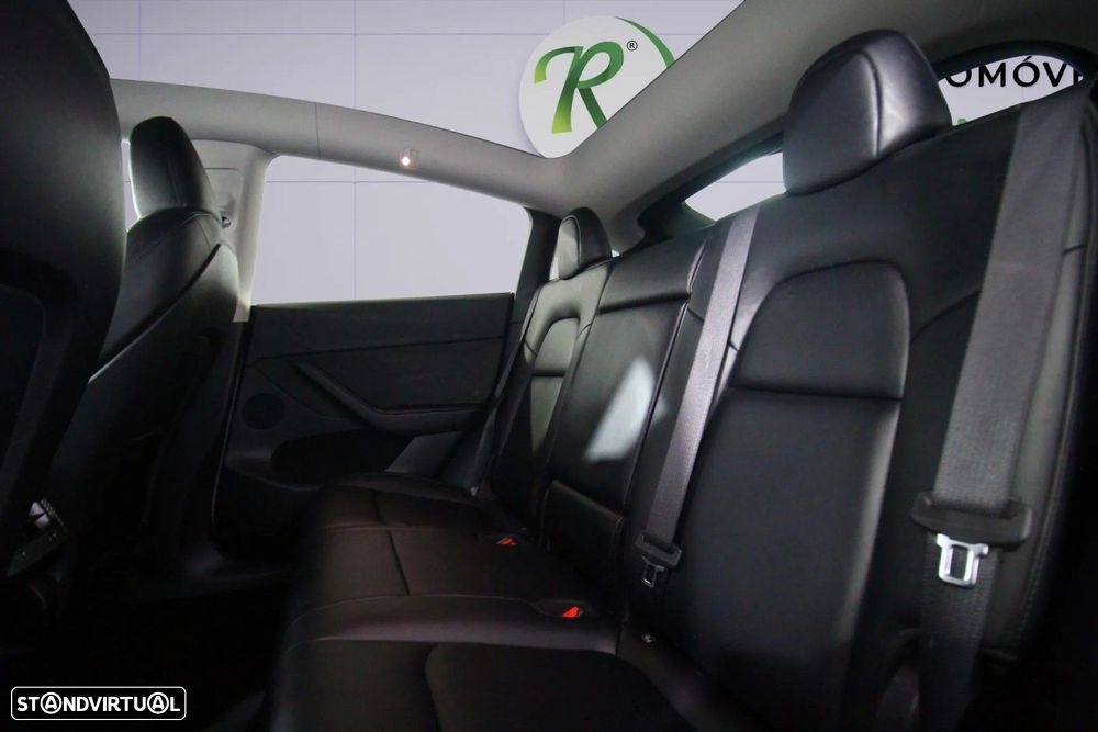 Tesla Model Y Standard - 12