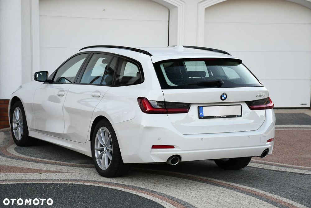 BMW Seria 3 318d mHEV - 15