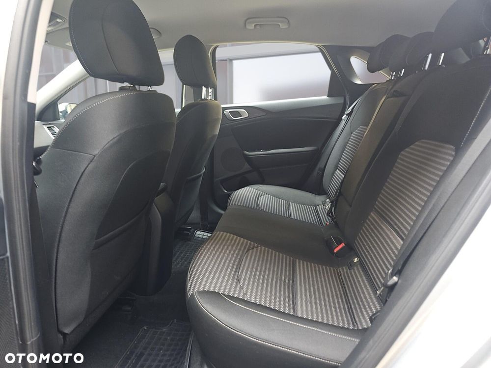 Kia Ceed 1.5 T-GDI M - 10