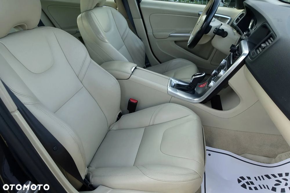 Volvo V60 Cross Country D4 Geartronic Summum - 13