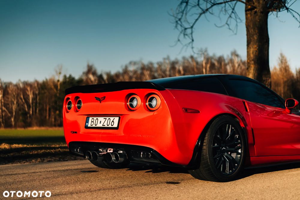 Chevrolet Corvette - 11