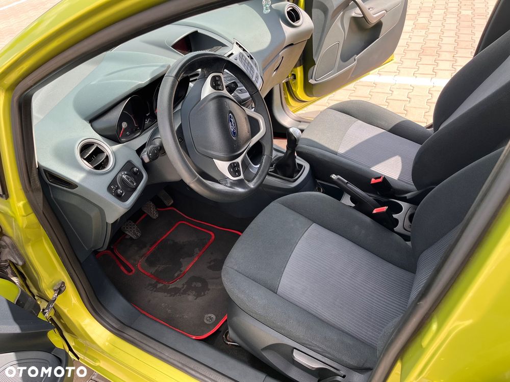 Ford Fiesta 1.6 TDCi DPF Ghia - 12