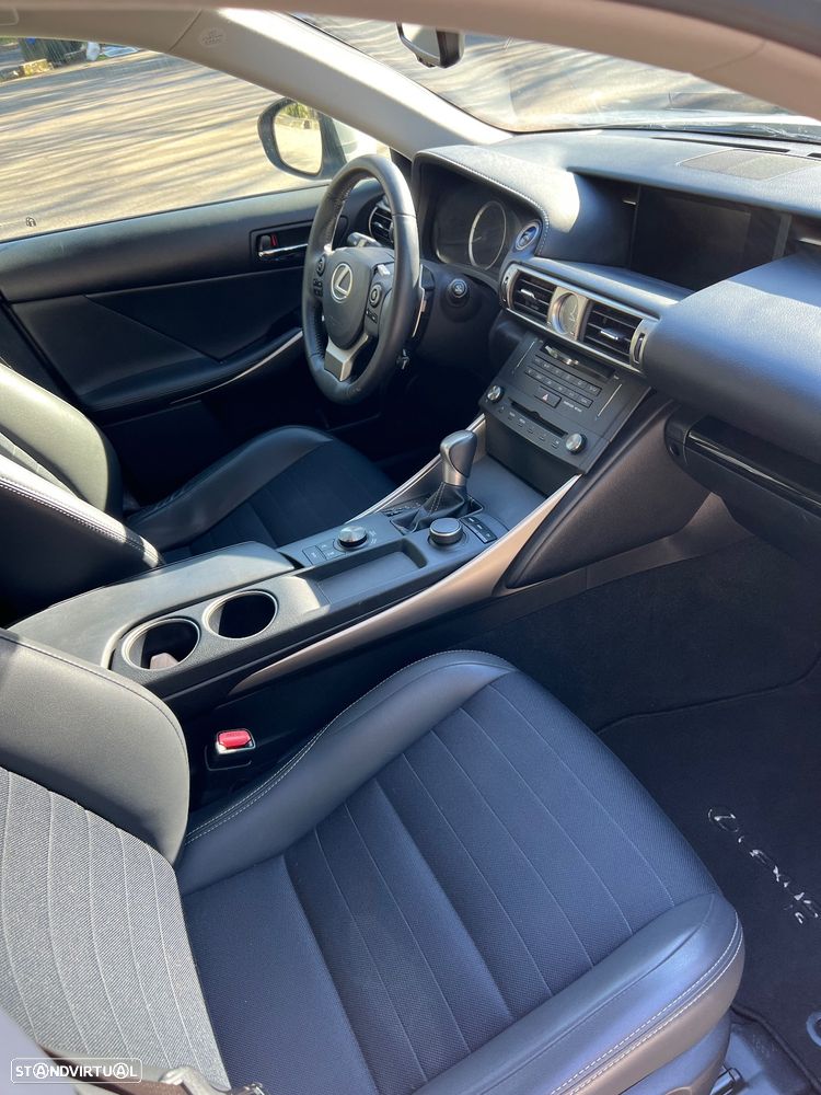 Lexus IS 300H Executive+ - 19