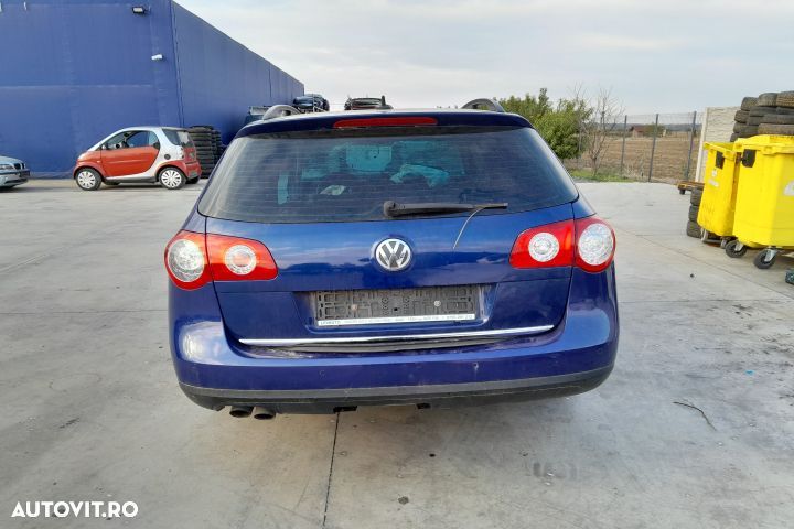 Dezmembrez Volkswagen VW Passat B6 [2005 - 2010] wagon 5-usi 1.9 TDI - 4