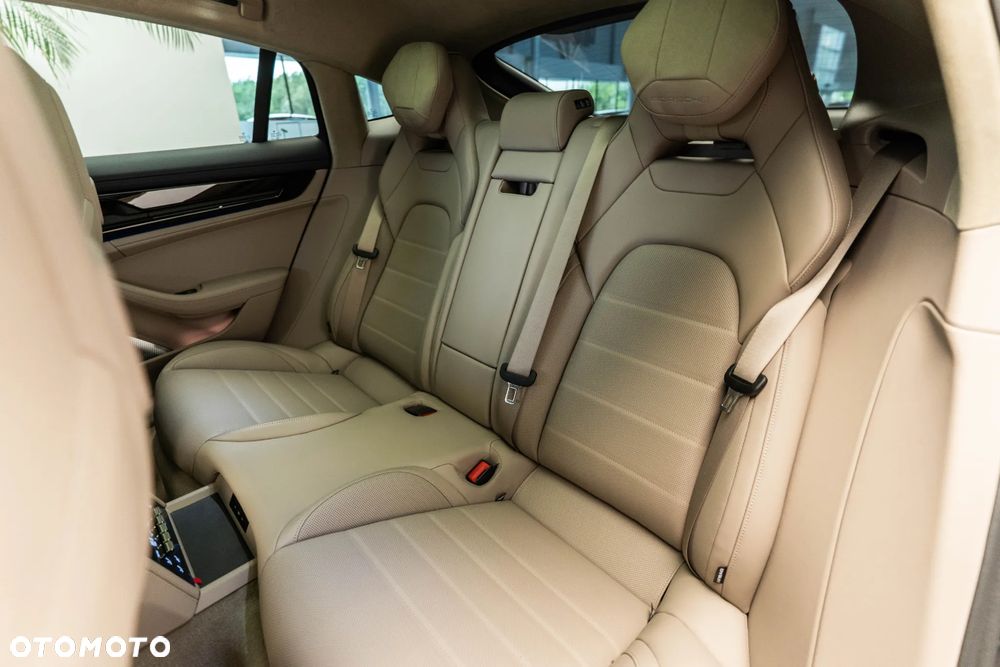 Porsche Panamera Turbo S E-Hybrid PHEV - 14