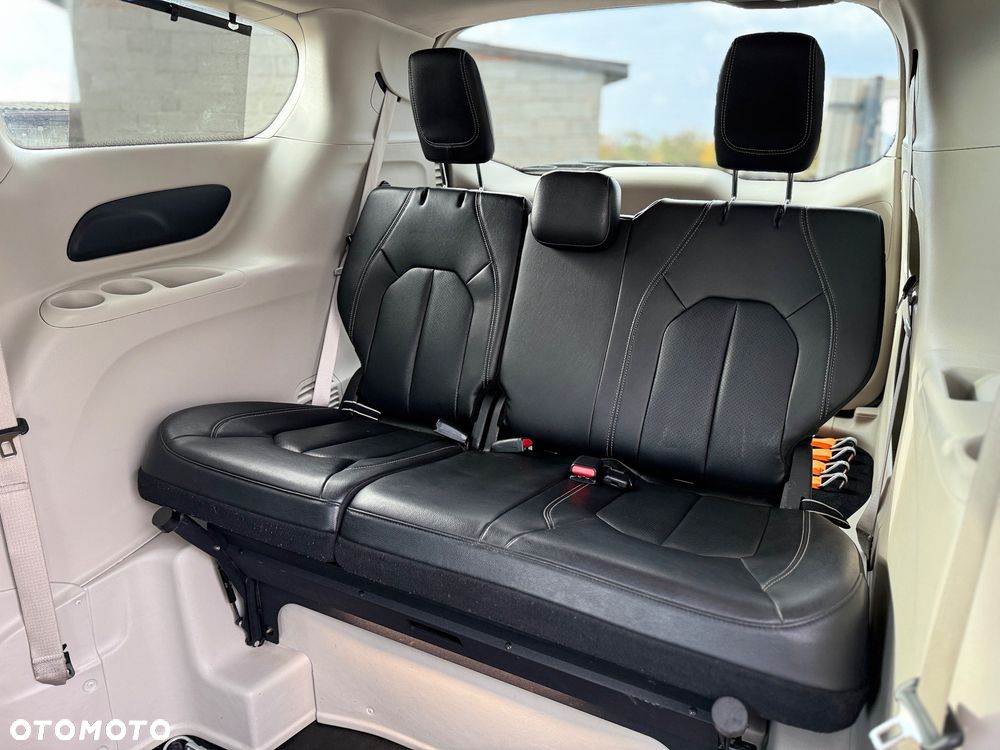 Chrysler Pacifica - 31