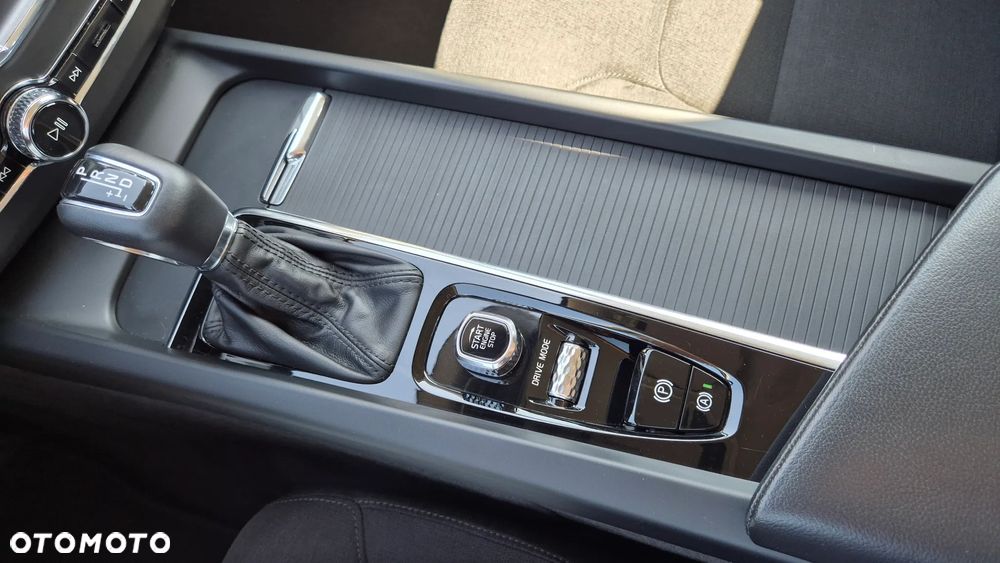 Volvo XC 60 D4 Momentum Pro - 8