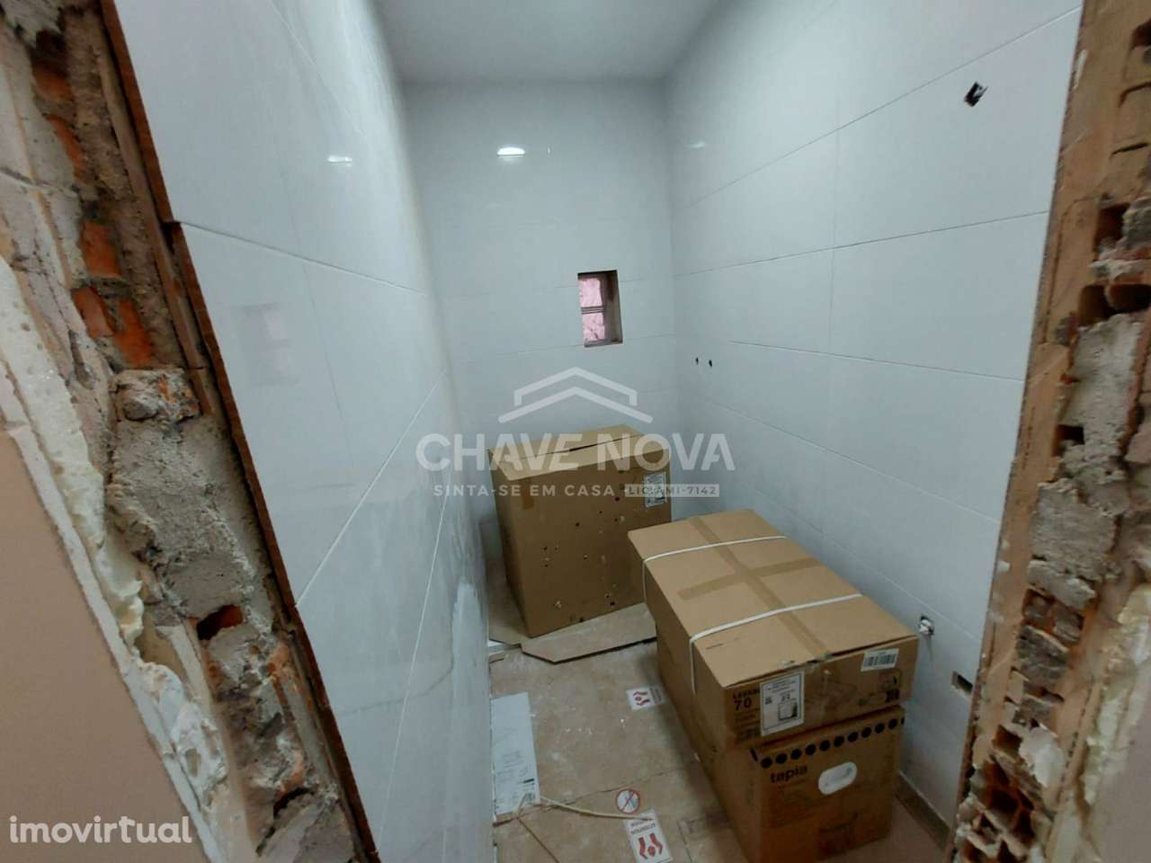 Sete T0's novos para venda em frente á estação do comboio de Valadares - Grande imagem: 3/24