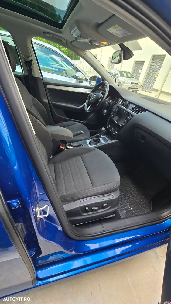 Skoda Octavia 1.6 TDI DSG Style - 2