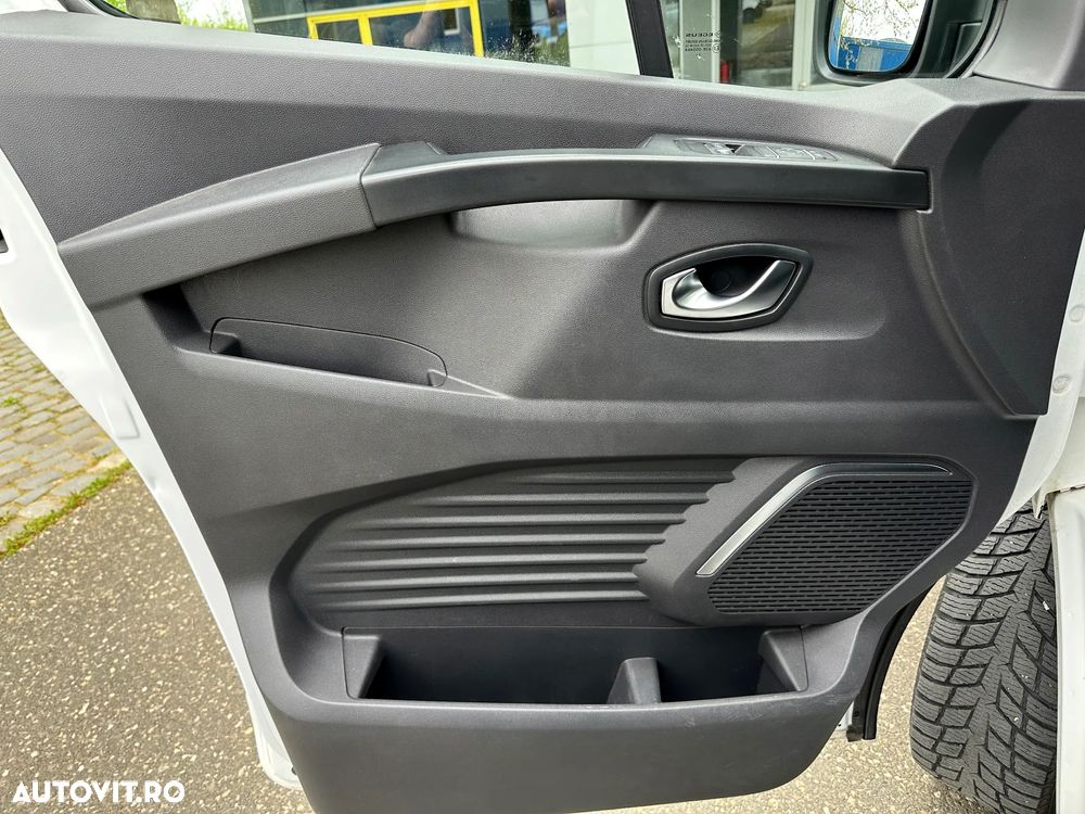 Renault Trafic 2.0 Blue dCi 110 S&S L2 8+1 Zen - 8