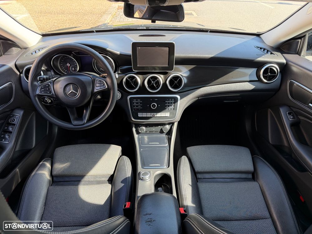 Mercedes-Benz CLA 200 d 7G-DCT Urban - 13