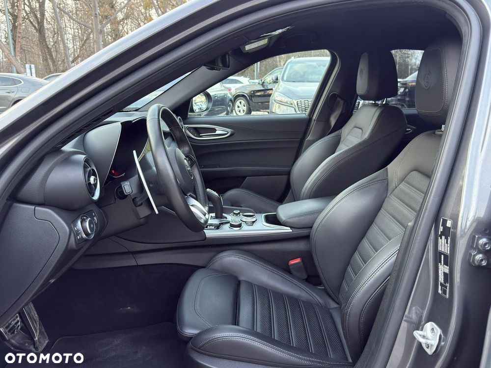 Alfa Romeo Giulia 2.0 Turbo 16V AT8-Q4 Veloce - 14