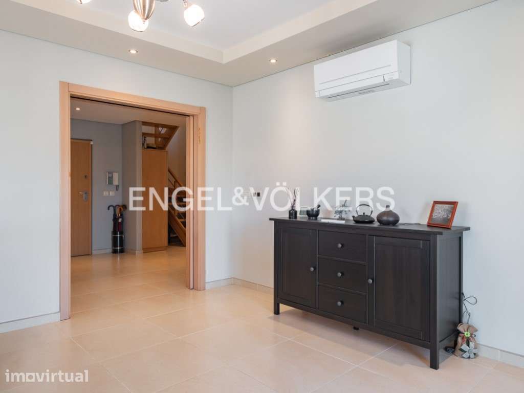 Exclusivo Duplex T2+1 com Terraço Privativo e Vista Panorâmica - Grande imagem: 4/32