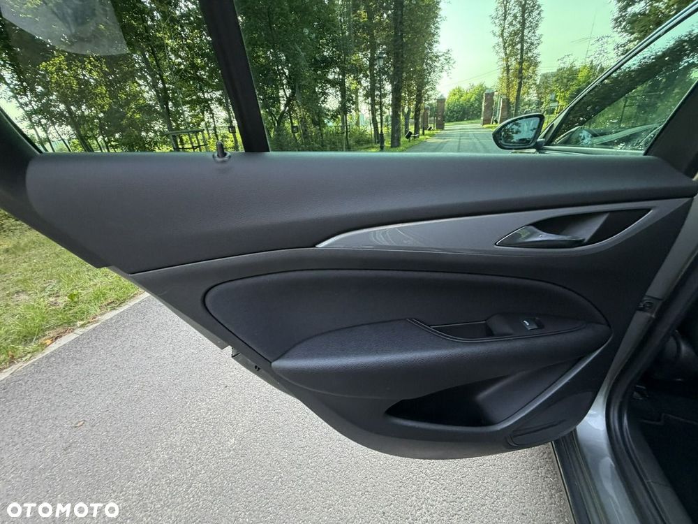 Opel Insignia - 22