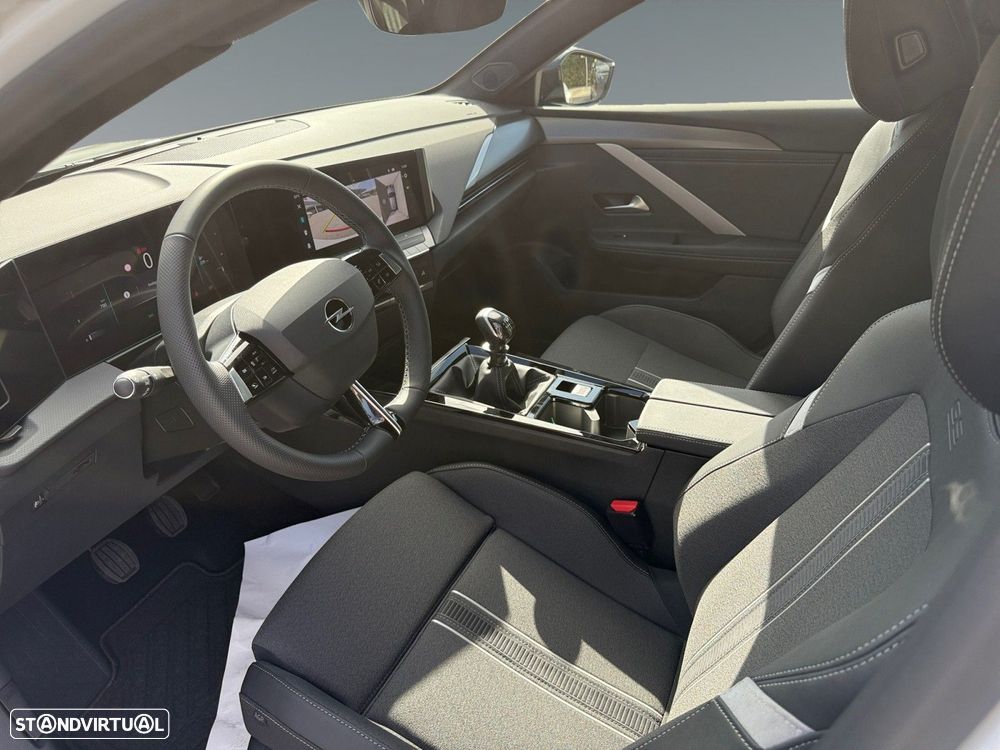 Opel Astra 1.2 T GS - 9