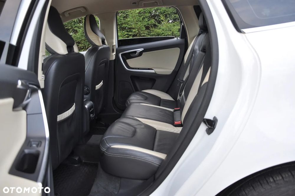 Volvo XC 60 D4 Geartronic RDesign - 26