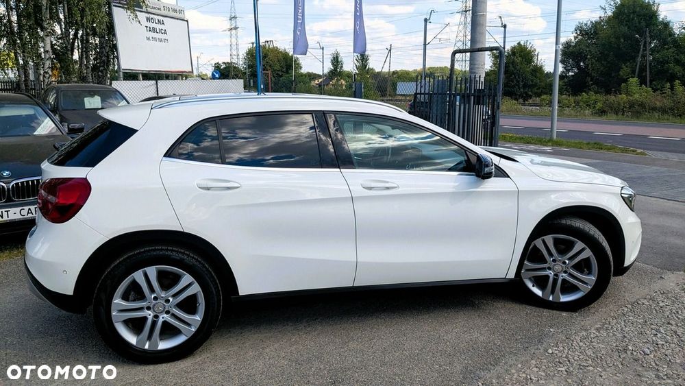 Mercedes-Benz GLA 200 d 4-Matic - 9