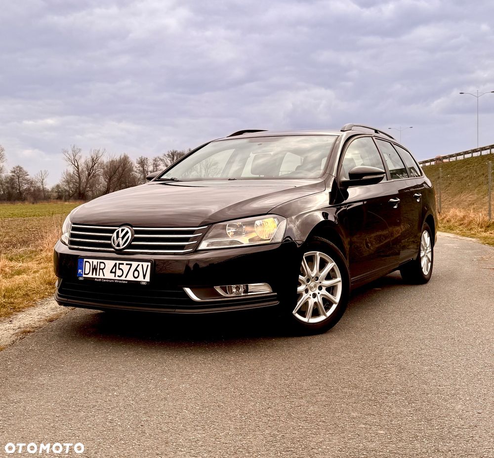Volkswagen Passat - 1