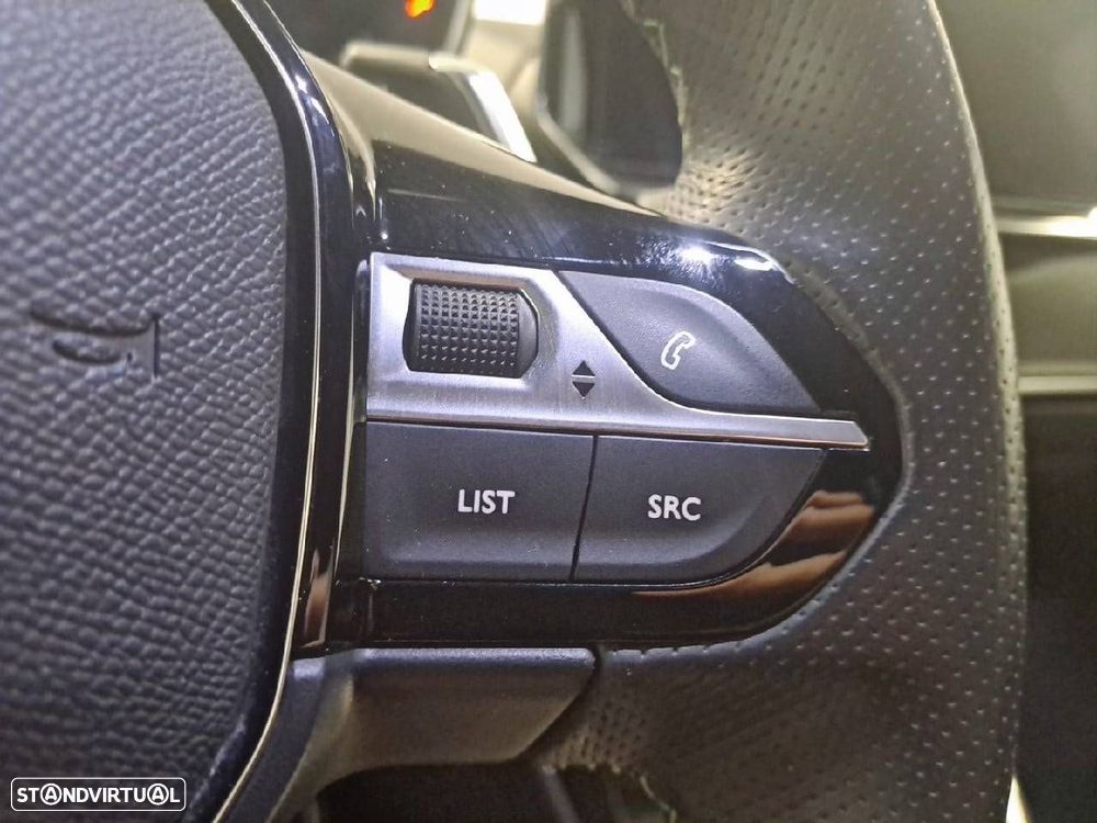 Peugeot 2008 1.2 PureTech GT EAT8 - 17