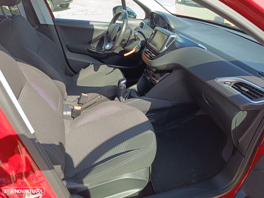 Peugeot 208 1.2 VTi SE Style - 16