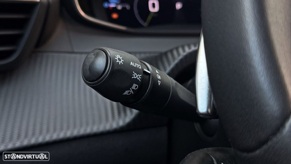 Peugeot 2008 1.2 Hybrid Allure e-DCS6 - 11