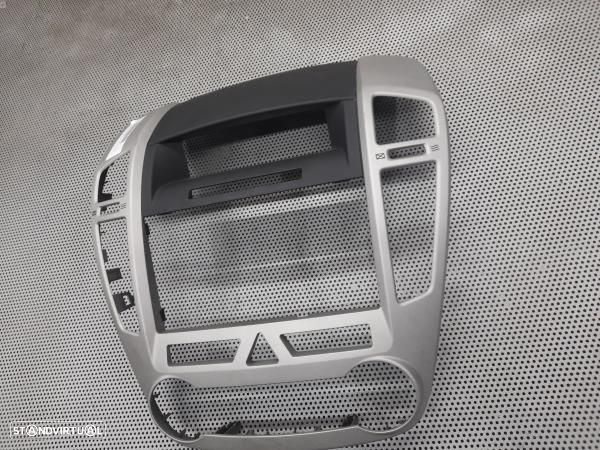 Moldura / Estrutura Consola Central / Rádio Kia Ceed Hatchback (Ed) - 3