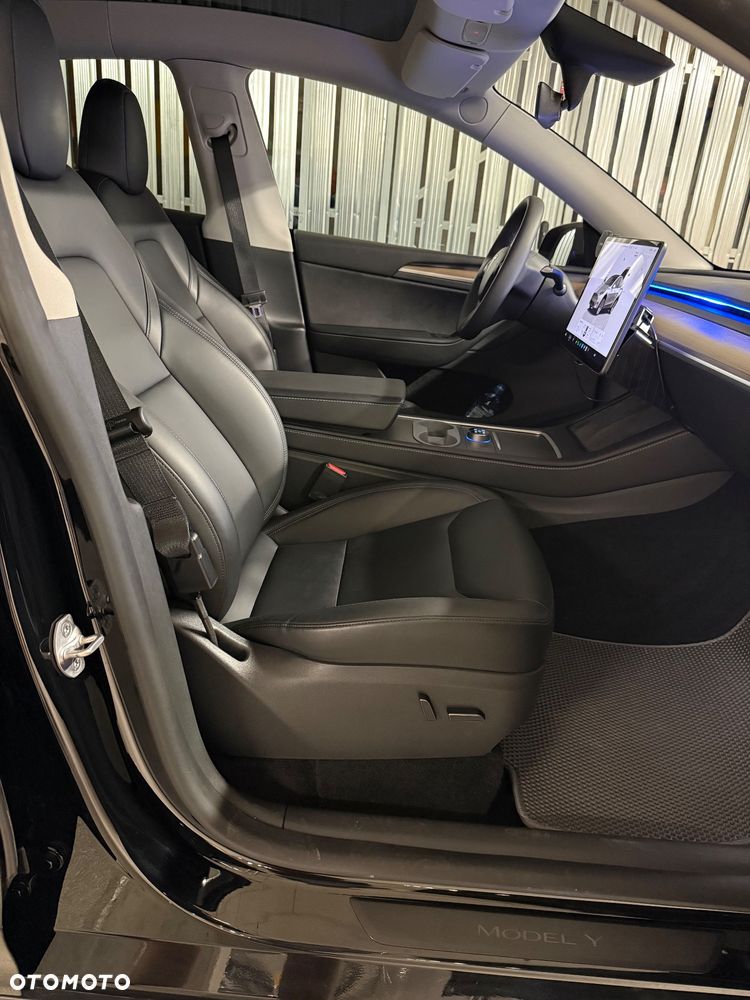 Tesla Model Y Long Range AWD - 8