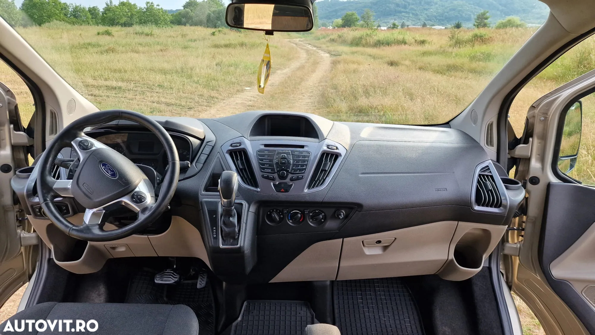 Ford Tourneo Custom - 9