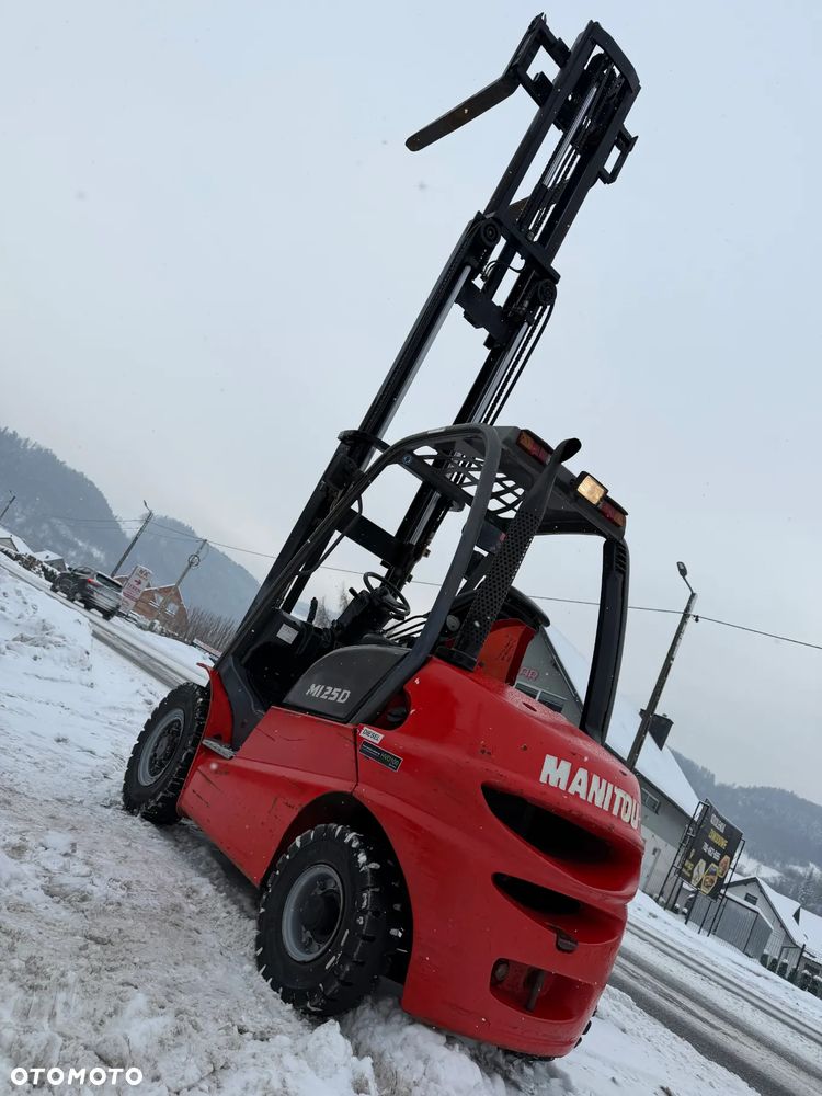 Manitou MI25D Wózek Widłowy 2,5 tony. Posuw Hydrauliczny. Maszt triplex. Wolny skok! Wysokość Podnoszenia 5 metrów. Jak nowy z Salonu. Pochodzi z Norweskiego Gospodarstwa! Aktualne przeglądy DEKRA i serwisy! Opony jak Nowe. Silnik Yanmar. Małe gabarety bardzo zwrotna maszyna! Zero luzów wycieków i zniszczeń. OKAZJA. Pełny ORYGINAŁ! Rok Prod. 2014. Niski przebieg 3300mtg - 28