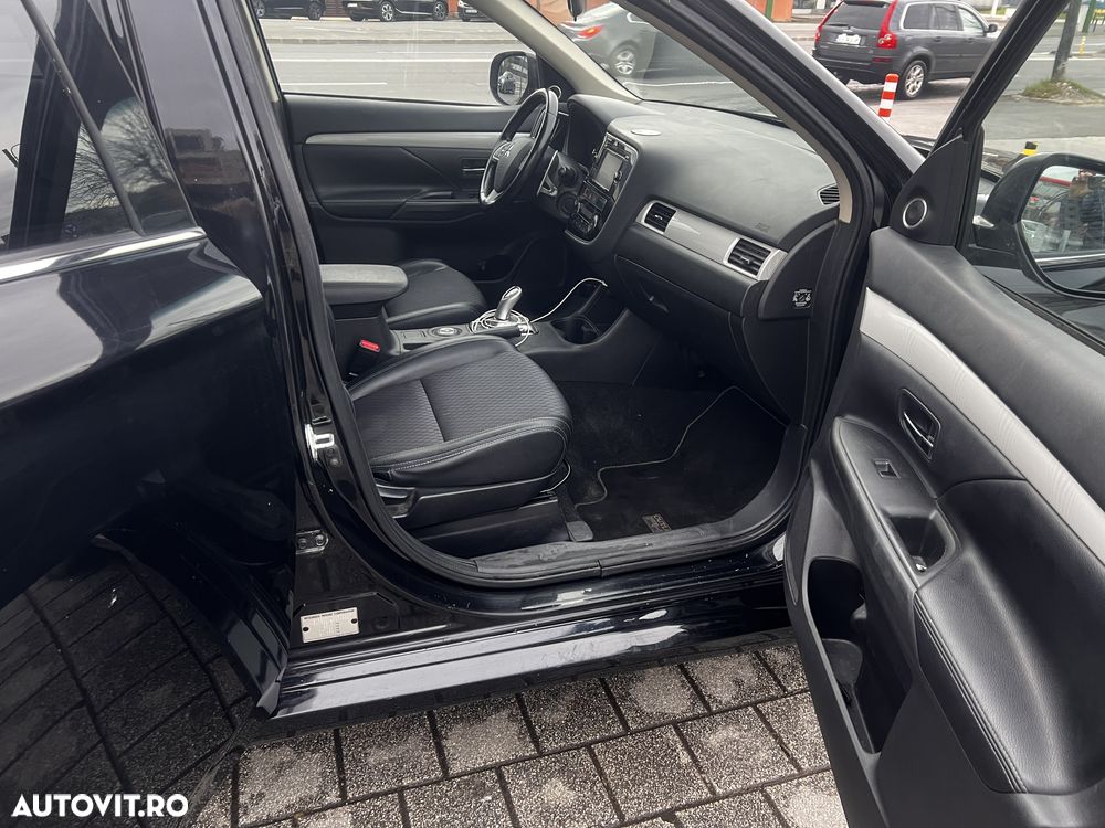 Mitsubishi Outlander 2.0 4WD - 7