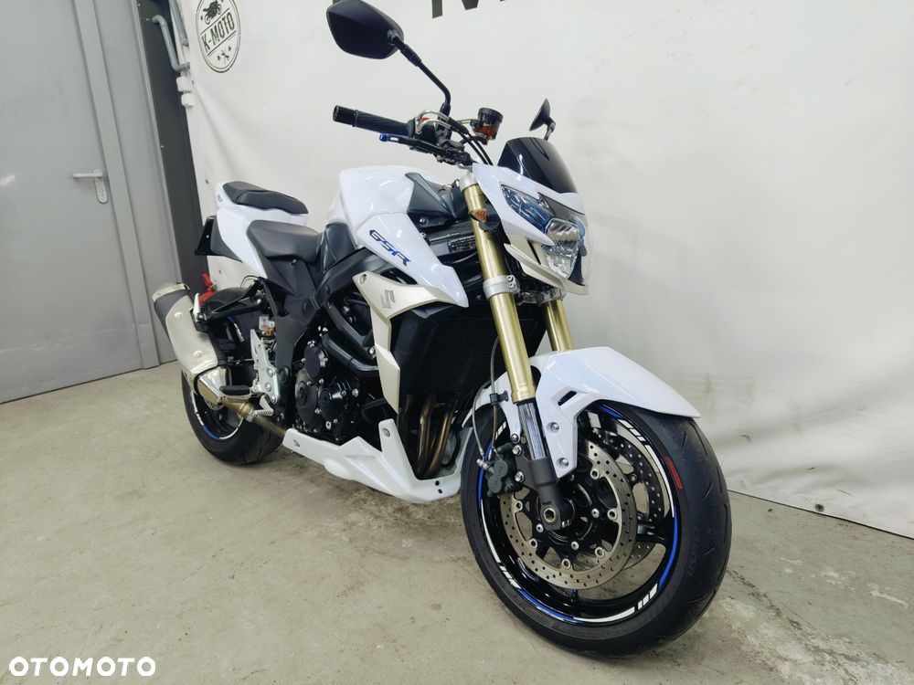Suzuki GSR - 2
