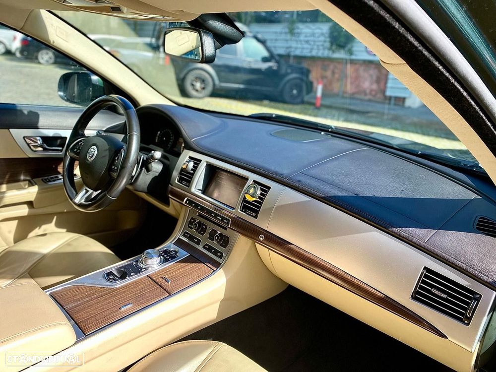 Jaguar XF 2.2 D Premium Luxury - 13
