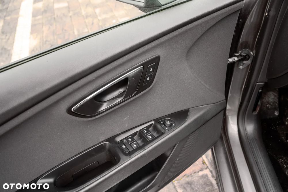 Seat Leon Sportstourer 2.0 TDI Start&Stop CONNECT - 10