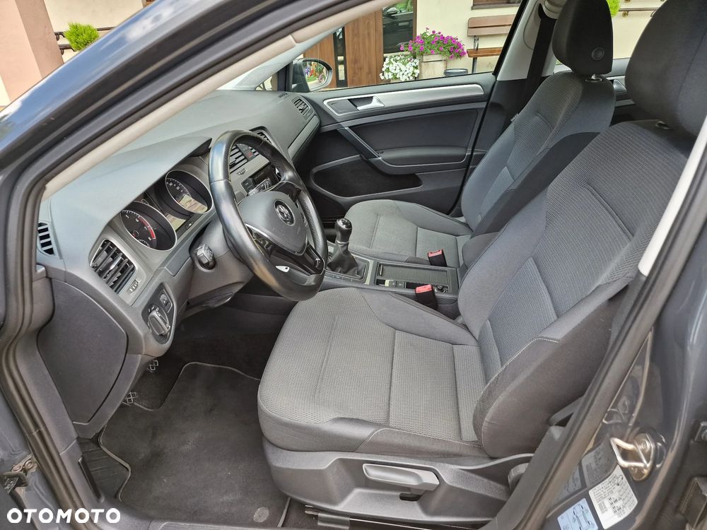 Volkswagen Golf - 11