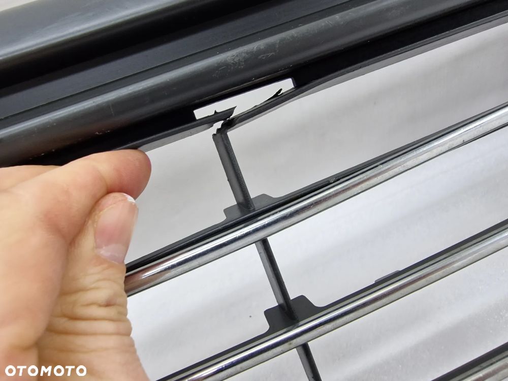 FORD GALAXY MK2 LIFT 09-15 Z CHROMAMI KRATKA ŚRODKOWA ZDERZAKA PRZEDNIEGO , NR AM21-17B968-AC , NR AUKCJI K144 - 9