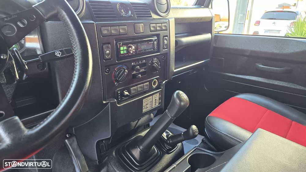 Land Rover Defender 90 SW 2.2 CRD E - 21